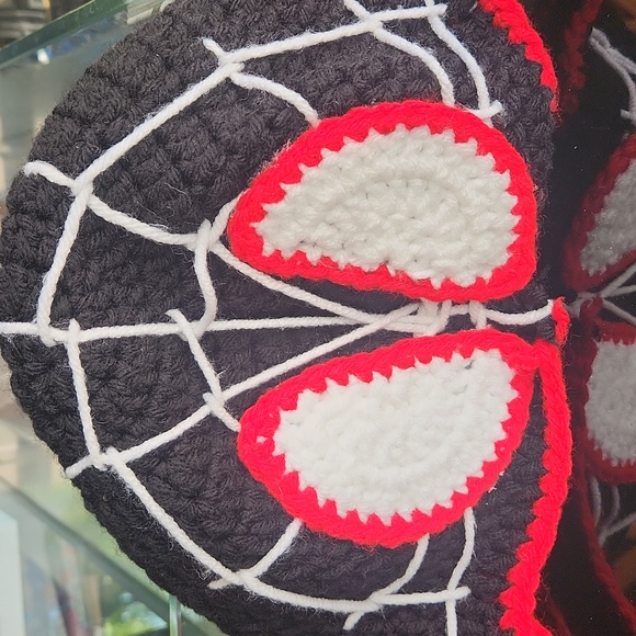 Spiderman Marvel crocheted hat - Picture 3 of 4